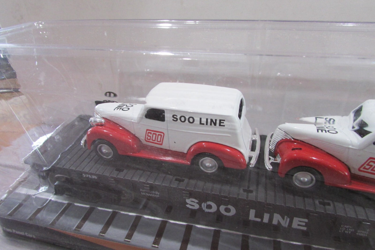 O Gauge Menards 279-3052 Soo Line Flat Car with Two Panel Cars Lot#3011