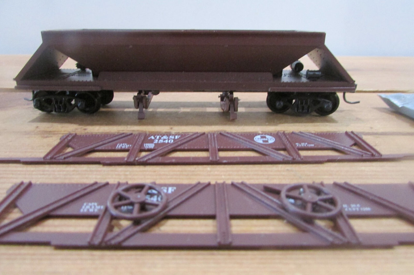 HO Scale RoundHouse Sand and Graver Hopper Santa Fe RH4380