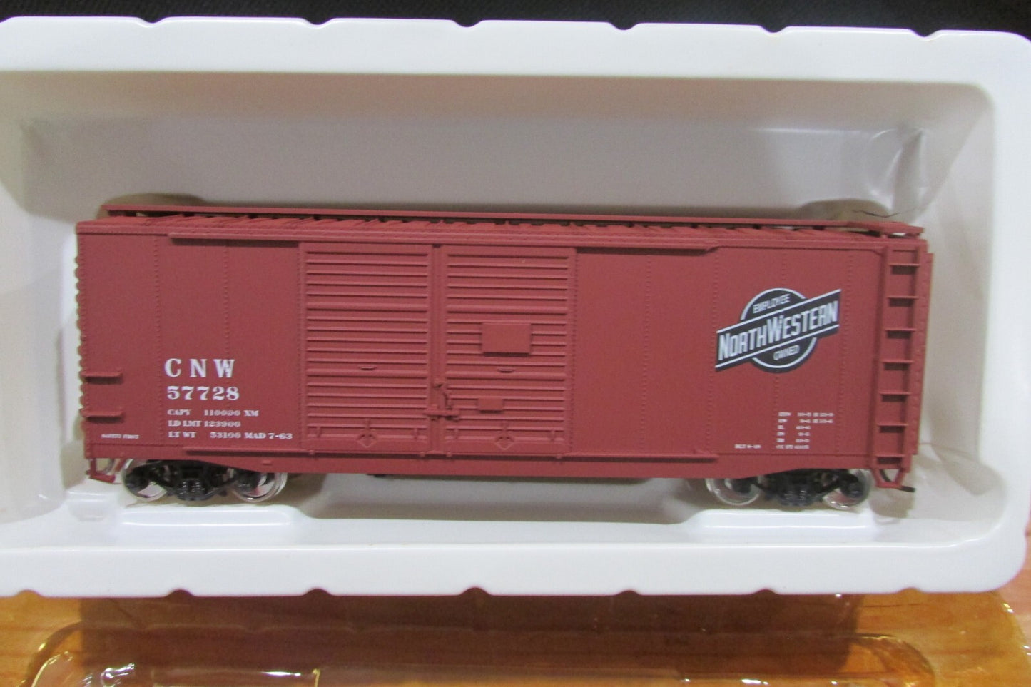 HO Scale Accurail 93612 Double Door 40' Steel AAR BoxCar C & N.W ACC4864