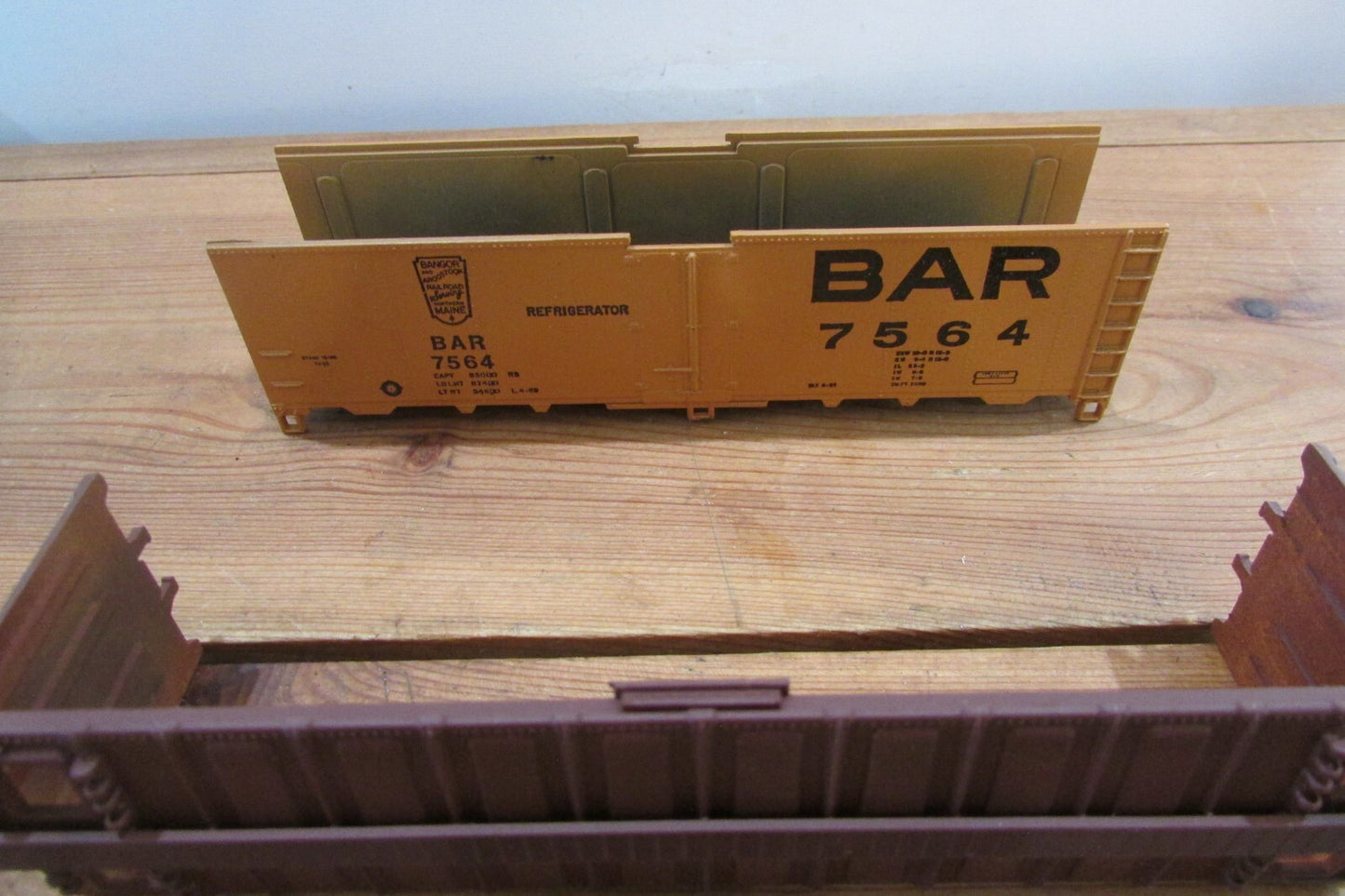 HO Scale Athearn 1615 40ft Reefer Car BAR ATH4568