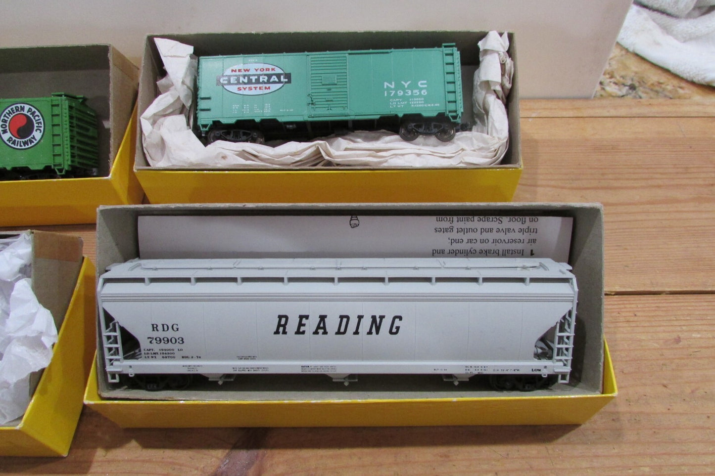 HO Scale Accurail (4) Assorted Freight Cars Kit/RTR Lot#3996