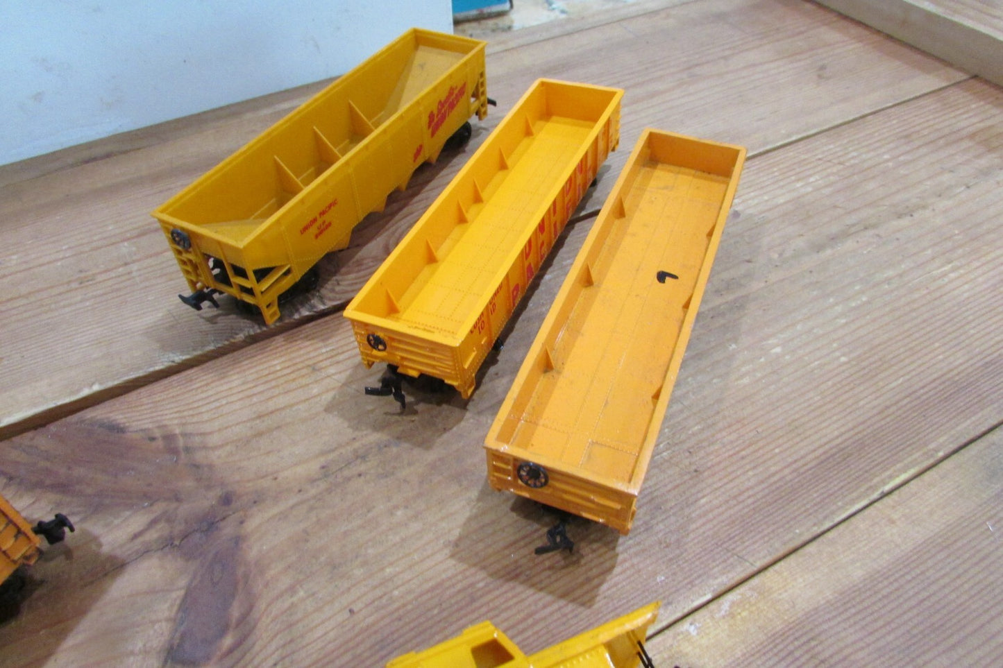 HO Scale (7) Assorted Union Pacific Shell &Freight Cars Lot#3751