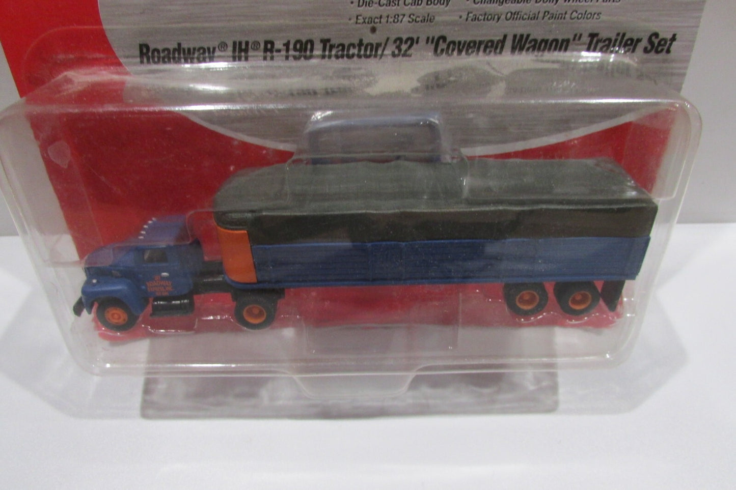 HO Scale CMW 31128 Roadway IH R-190 Tractor 32 Covered Wagon Trailer Set