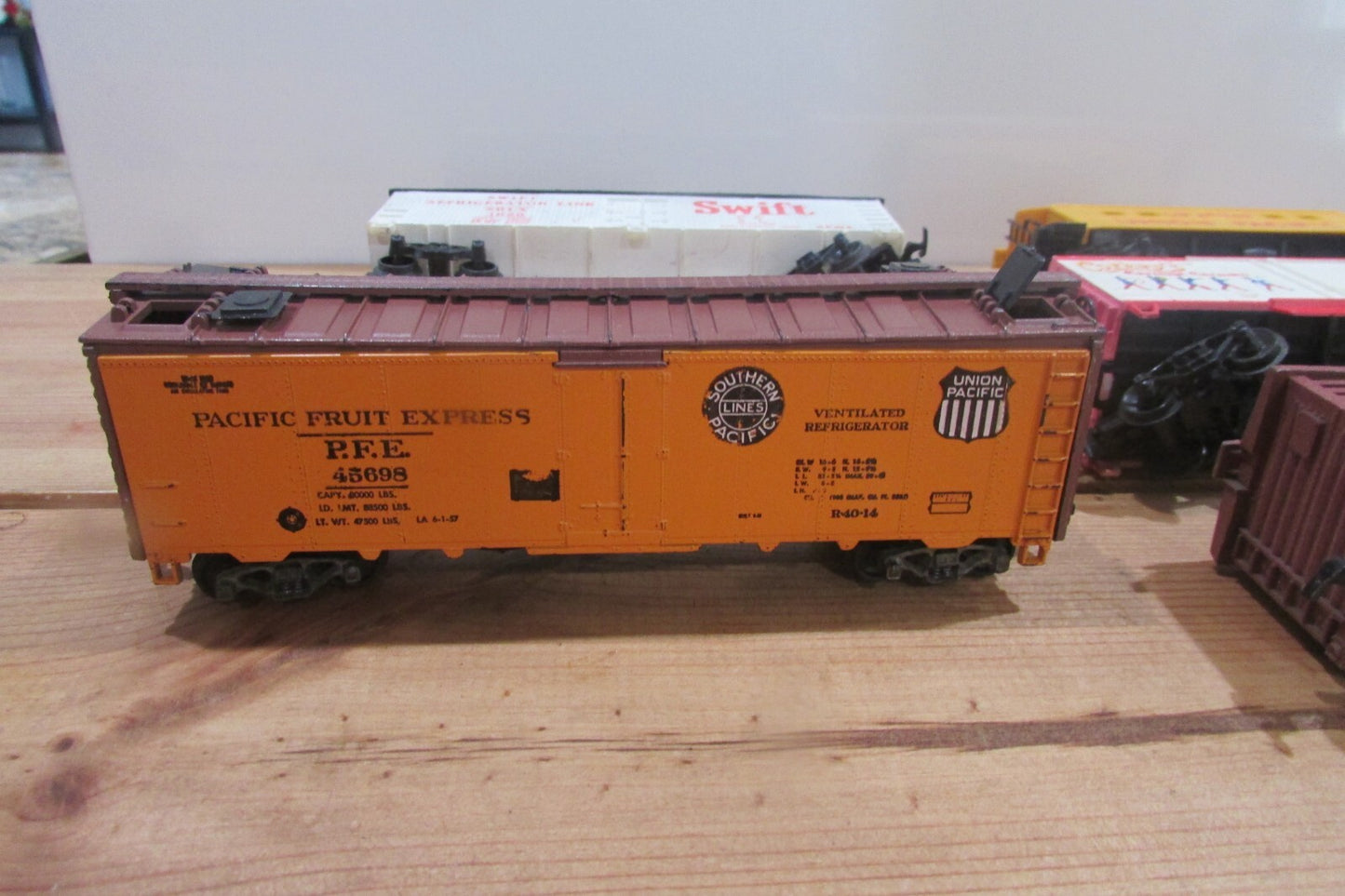 HO Scale (6) Assorted Freights Cars Lot#0329