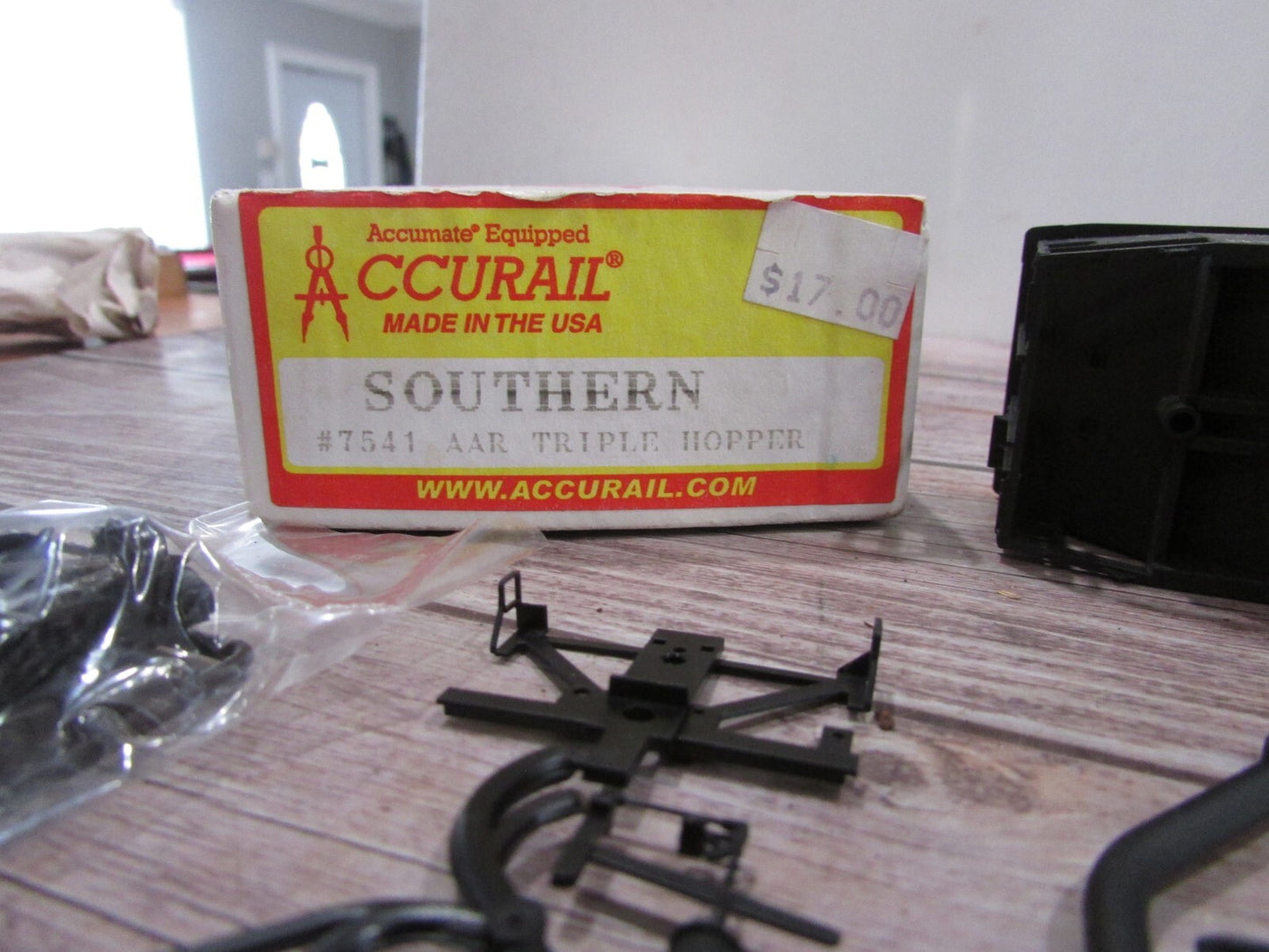 HO Scale Accurail 7541 AAR Tiple Bay Hopper Kit Southern #70089