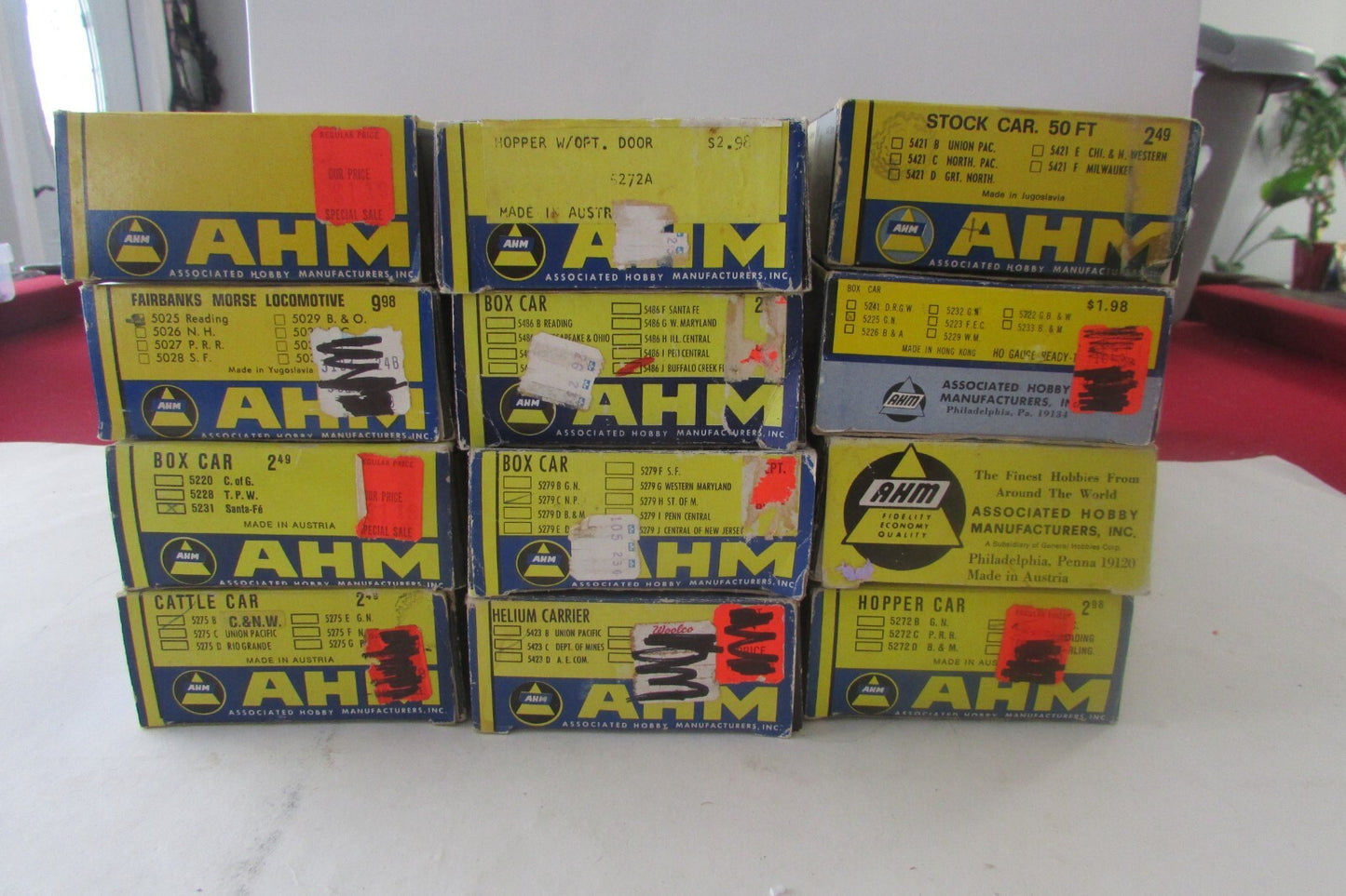 HO Scale AHM (12) Assorted Freight Cars Lot#0411