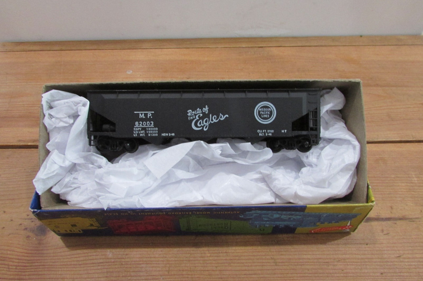HO Scale Roundhouse 3Bay Offset Hopper w/ Load MO Pacific RH4943