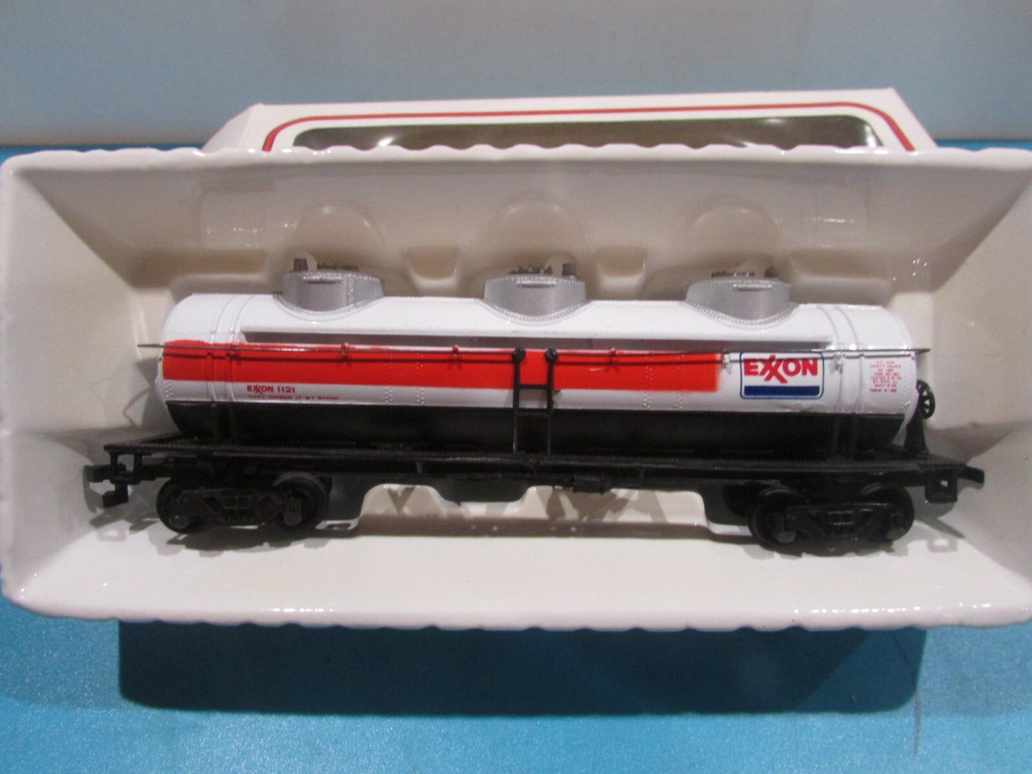 HO Scale Bachmann 3192 3 Dome Exxon Tank Car