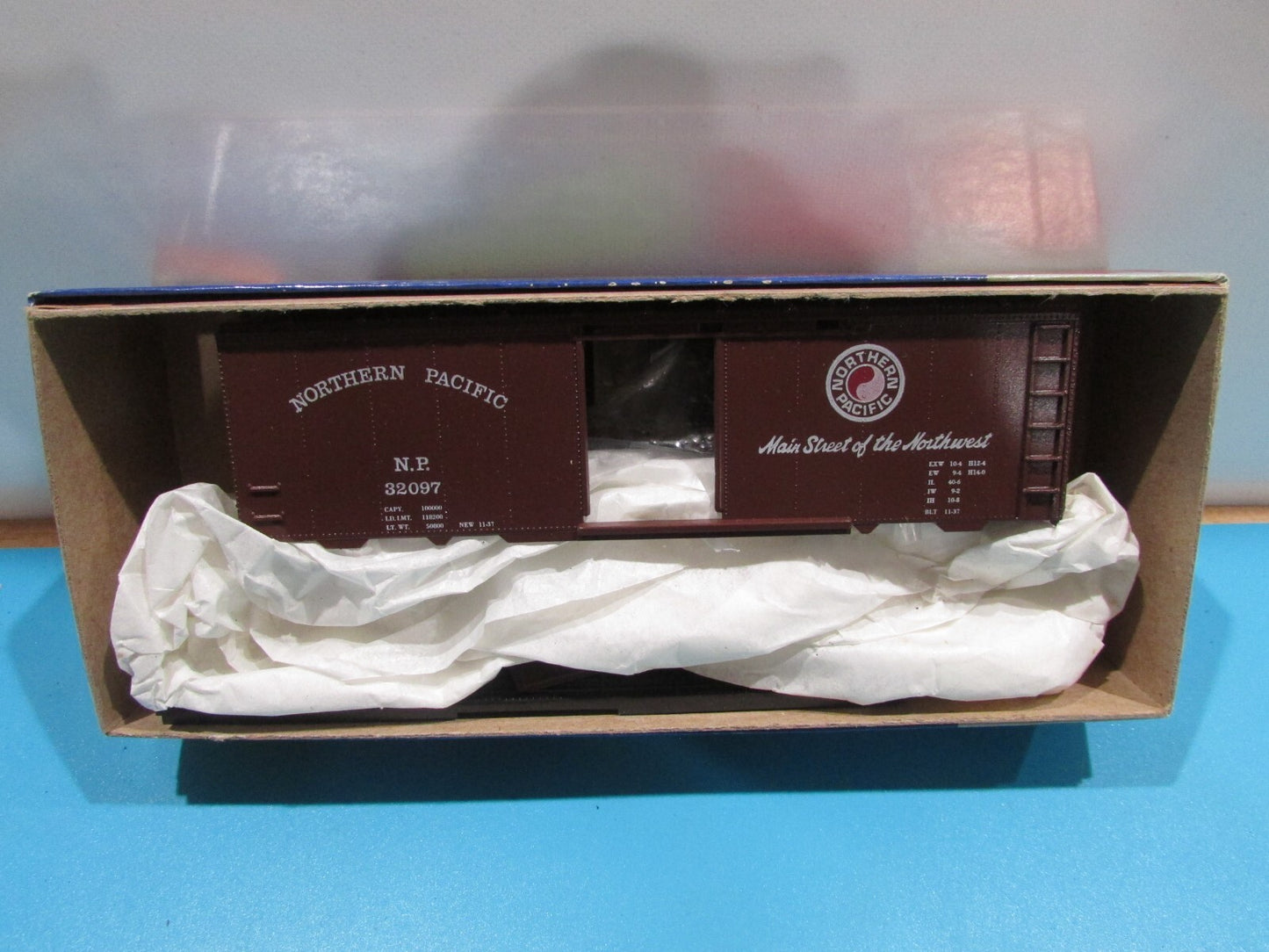 HO Scale RoundHouse 1054 40' Box Car Kit Northern Pacific RH4281