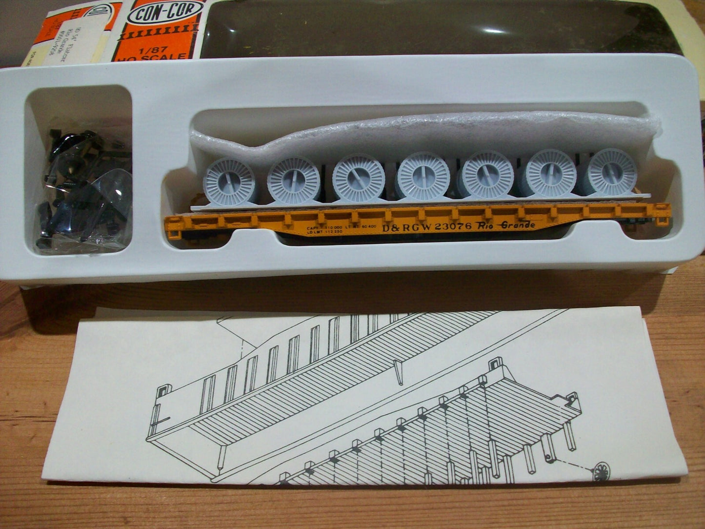 HO Scale Con-Cor 54' Flat Car Kit w /Load Rio Grande Lot#3869