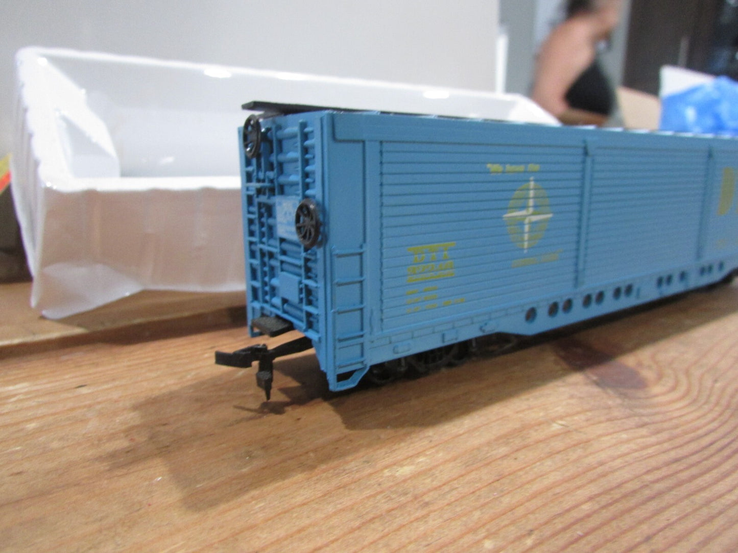 HO Scale AHM 5270-05 All Door Box Car DT&I RTR
