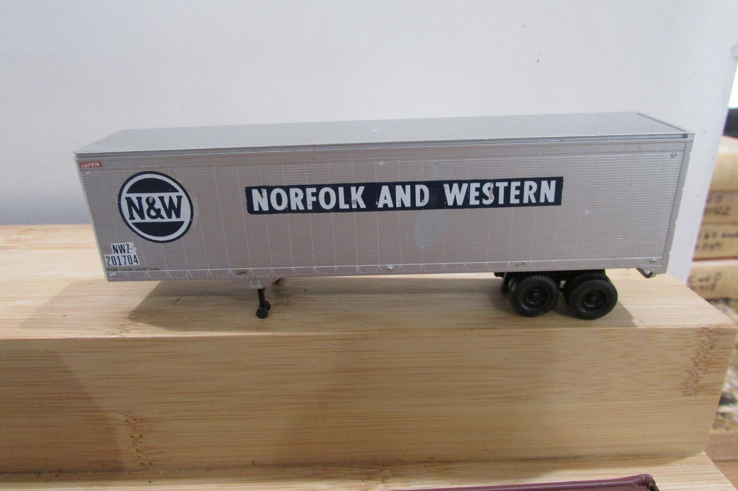 HO Scale Athearn 2006 South Pacific 86ft Flat Car w/ Two Trailers Lot#5234