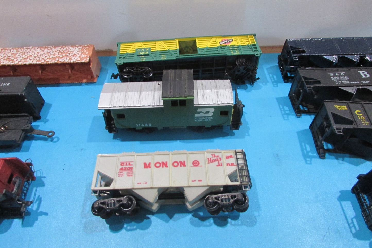 HO Scale Assorted Different Brands Shell and Part Lot#2559