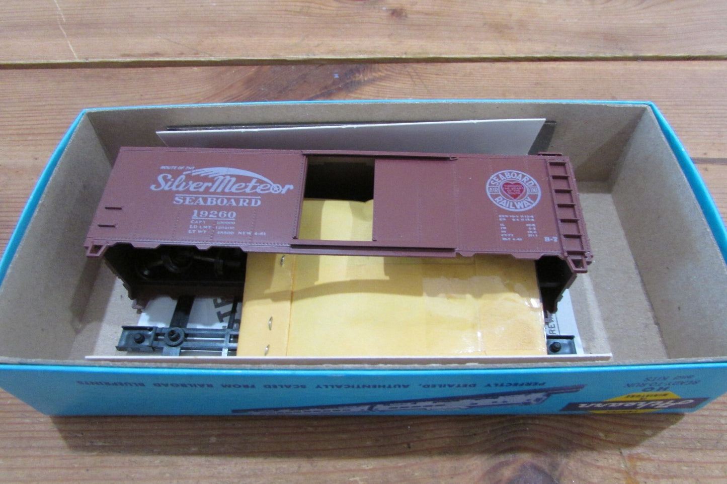 HO Scale Athearn 5004 40ft Box Car Kit SEABOARD ATH4566