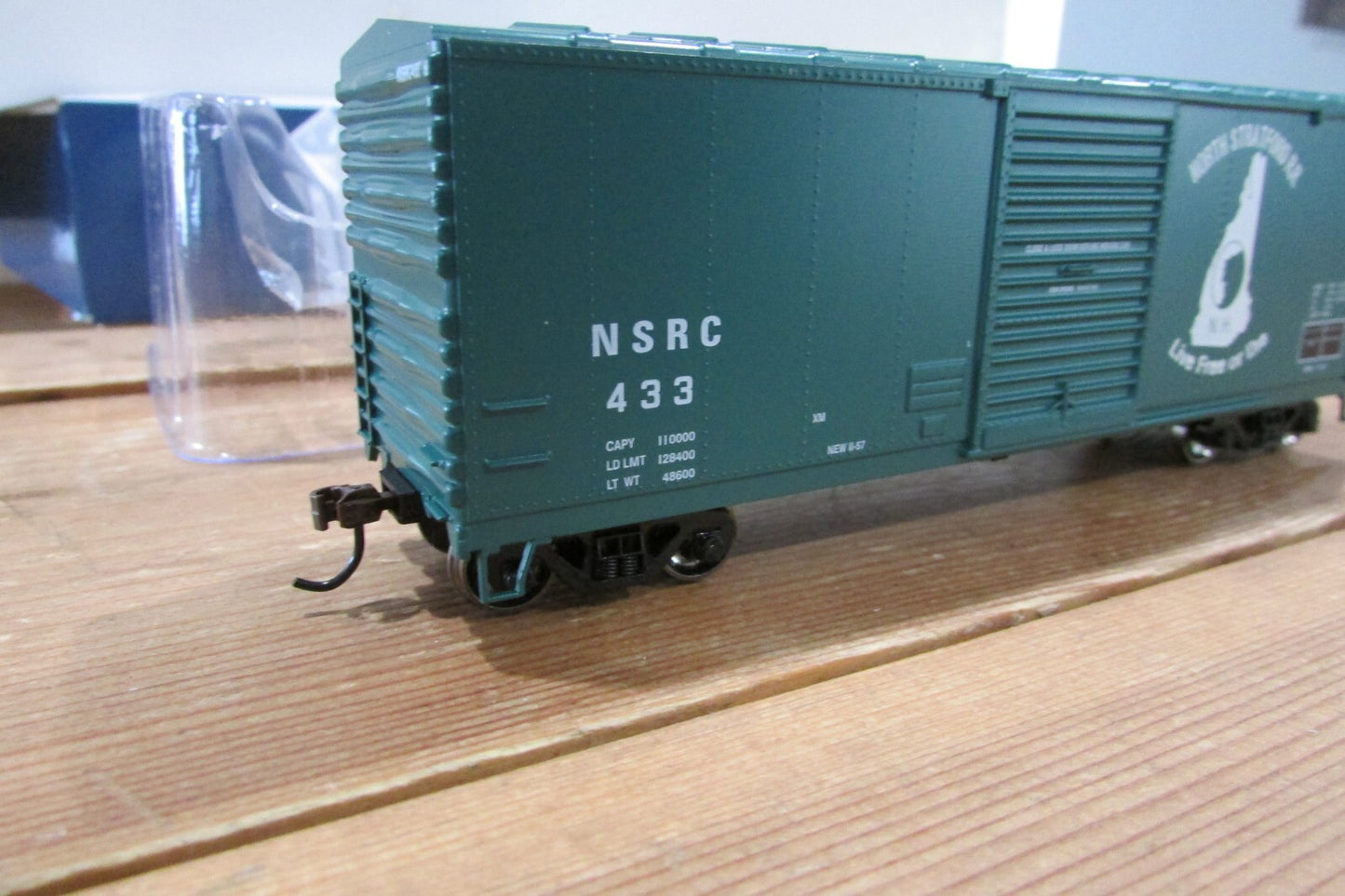 HO Scale Athearn/Roundhouse ATH67743 40' Modernized Box Car ATH4622