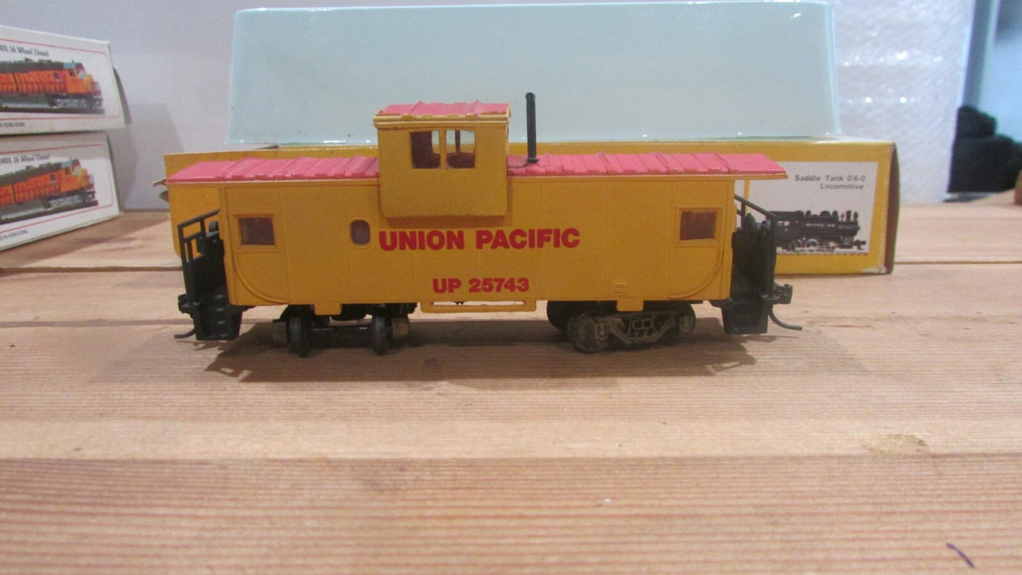 HO Scale (4) Assorted Freight Car Union Pacific LOT#0287