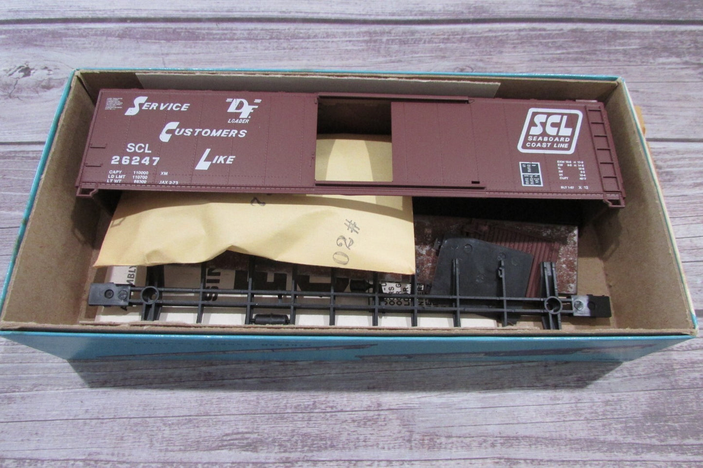 HO Scale Athearn/Rail-Runner 155 Seaboard Coast Line 50' Box Car Kit