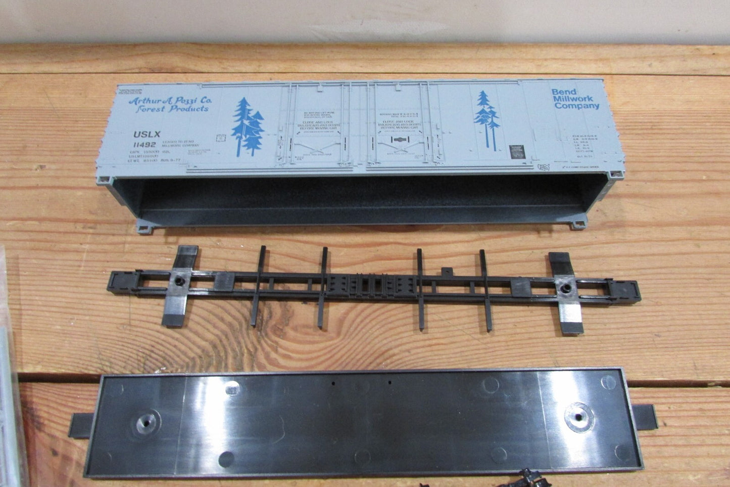 HO Scale Derails West Models Bend Millwork Comp, 50' Double Plug Door Lot#4718