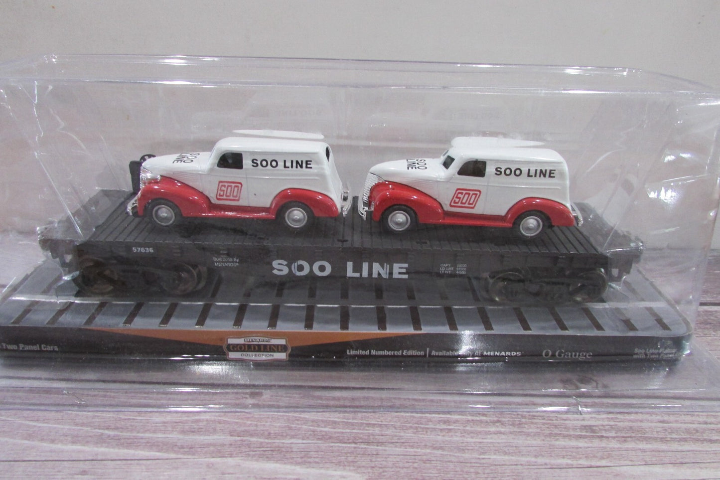O Gauge Menards 279-3052 Soo Line Flat Car with Two Panel Cars Lot#3011