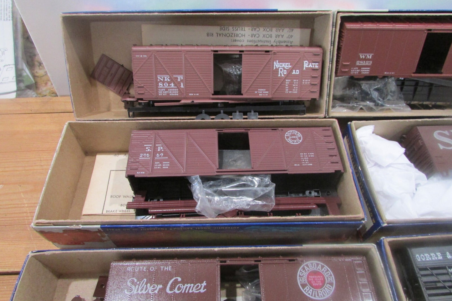 HO Scale Roundhouse (8) Assorted Freight Cars Kit Lot#4373