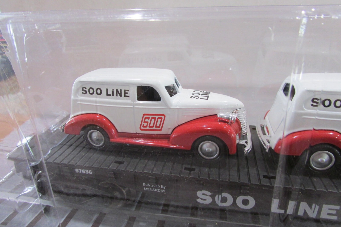 O Gauge Menards 279-3052 Soo Line Flat Car with Two Panel Cars Lot#3011