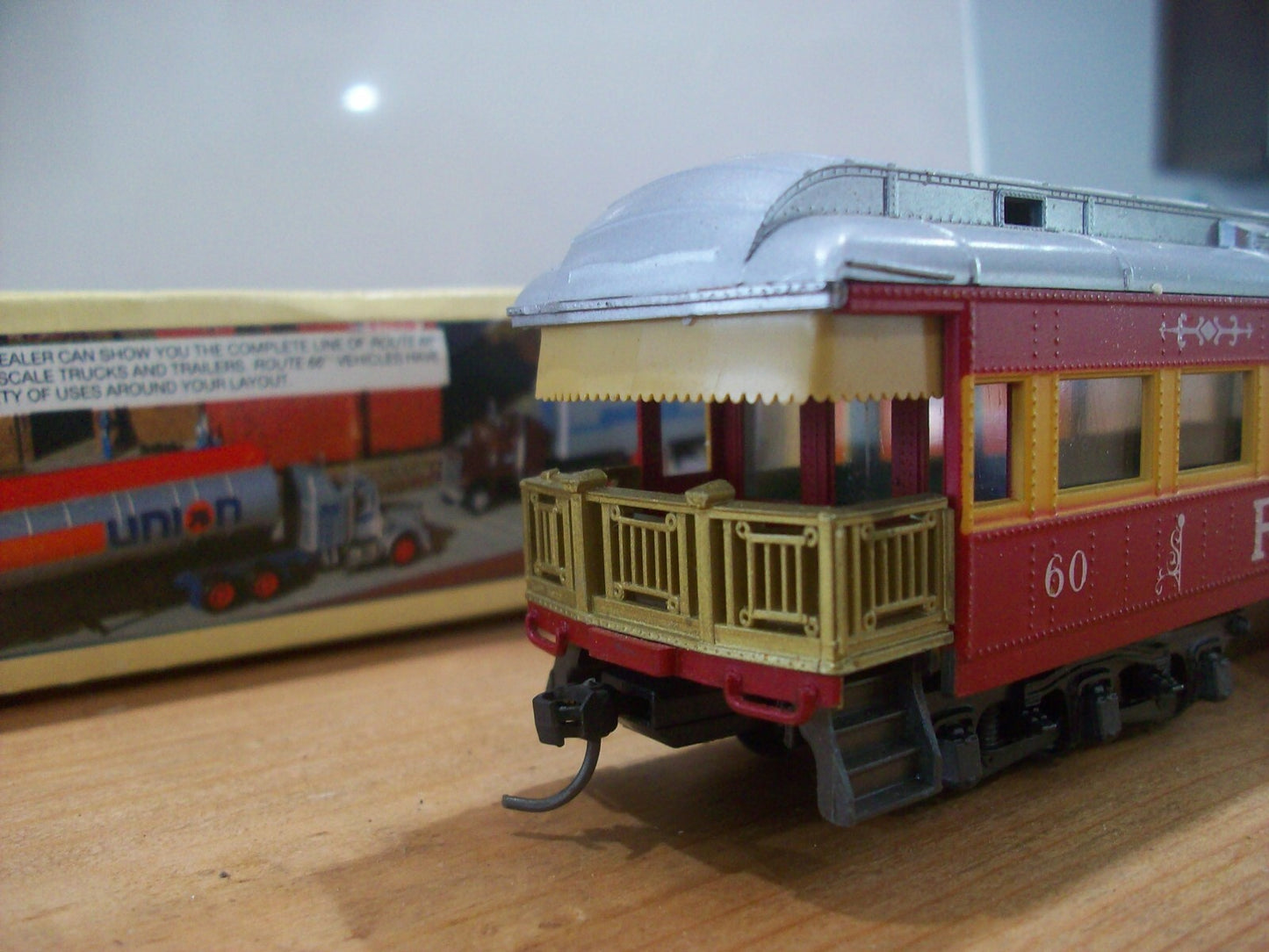 HO Scale Con-Cor 01-00908 72'ft Observation Royar American Show Car Lot#0485