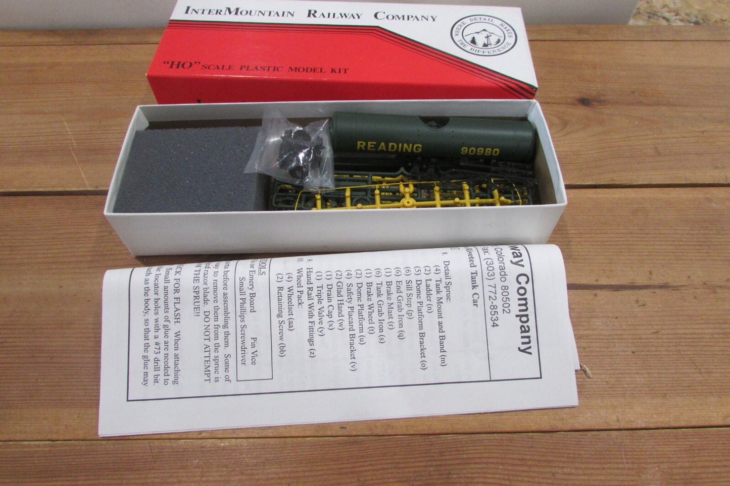 HO Scale Intermountain 10,000 Gallon Tank Car Kit Reading Lot#4540