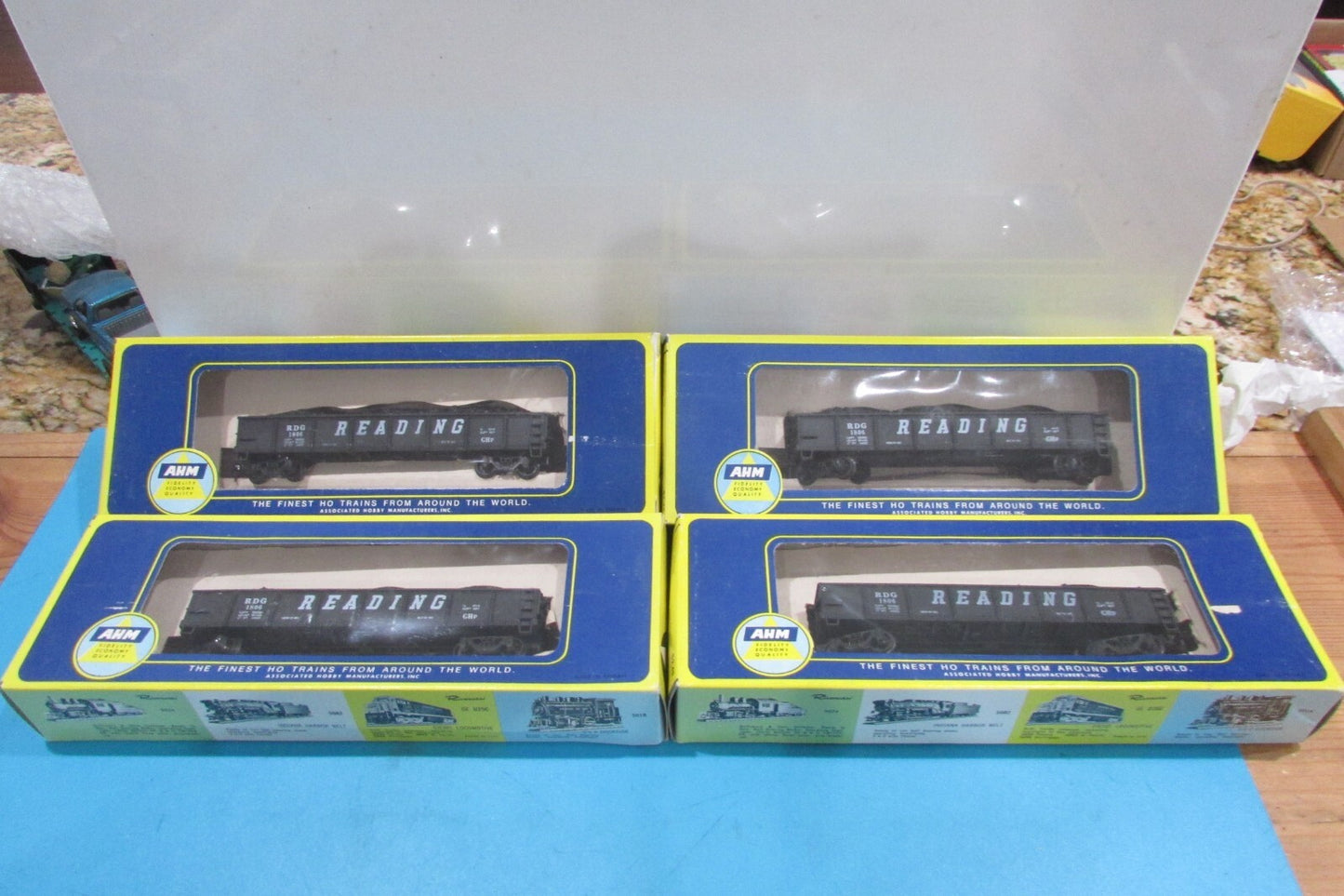 HO Scale AHM 5536 (4) Gondolas Cars with Black Coal Reading Lot#2543