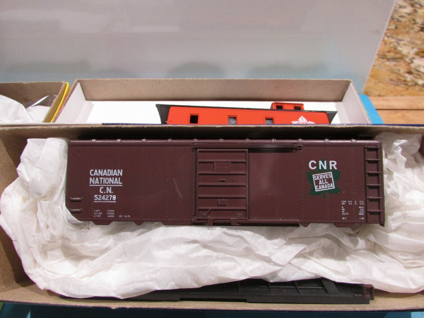 HO Scale RoundHouse (4Cars) Assorted Freight Cars and Caboose CN Lot#1576