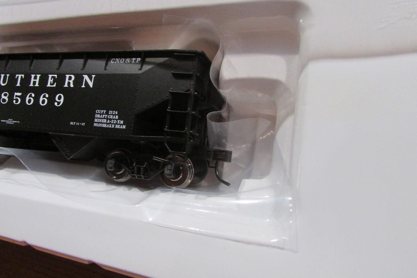 HO Scale Atlas 1879-2 2Bay Open Hopper Southern #285669 A4925