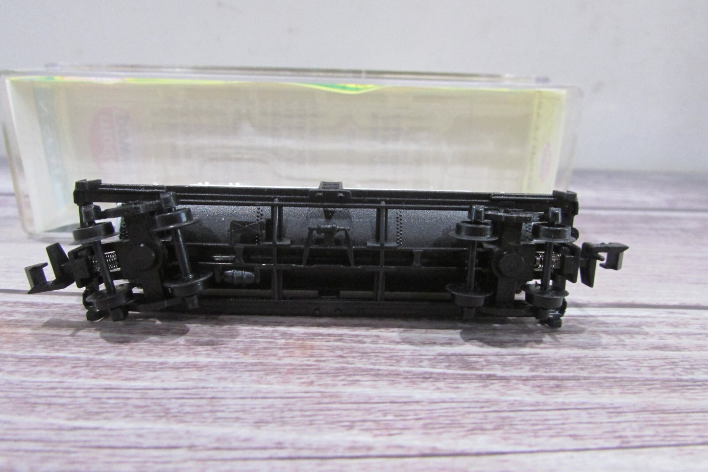 N Scale Model Power 3411 Tank Cars (3) EXXON Lot#3038
