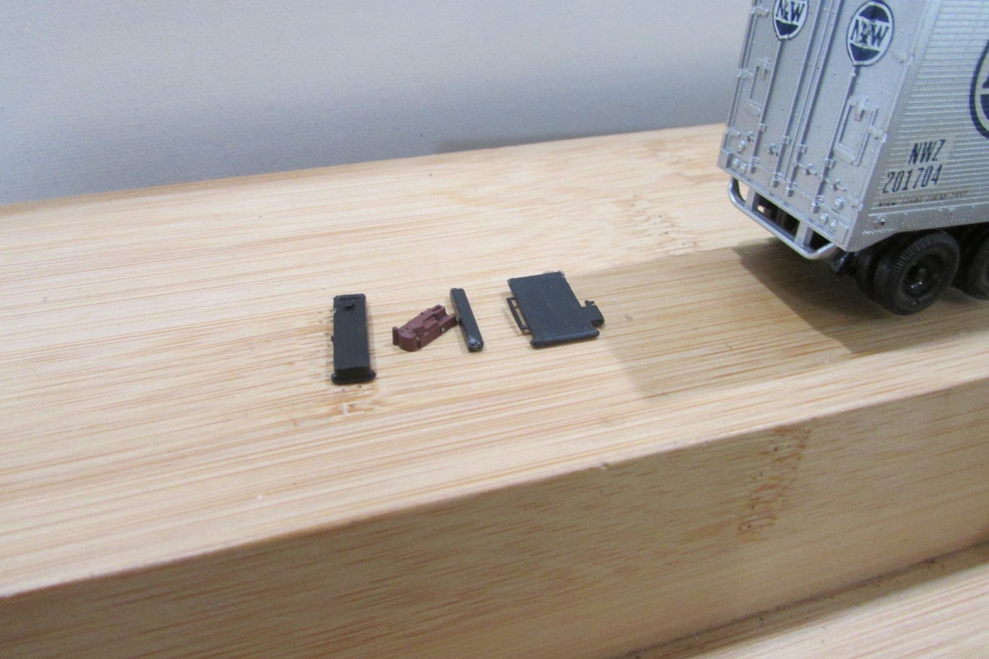 HO Scale Athearn 2006 South Pacific 86ft Flat Car w/ Two Trailers Lot#5234
