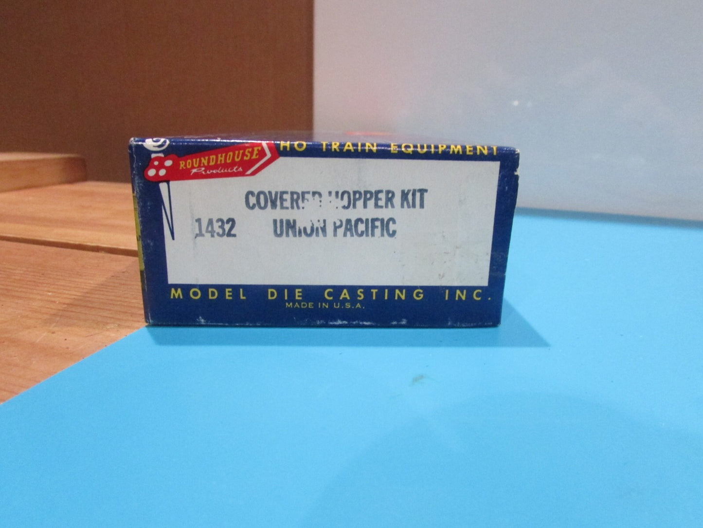 HO Scale RoundHouse 1432 Covered Hopper Car Kit Union Pacific RH1432