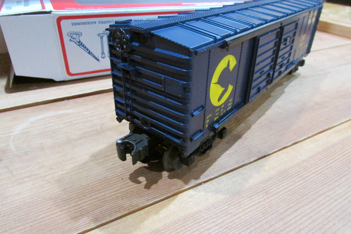 O Gauge Lionel 69747 Chessie Double Door Box Car