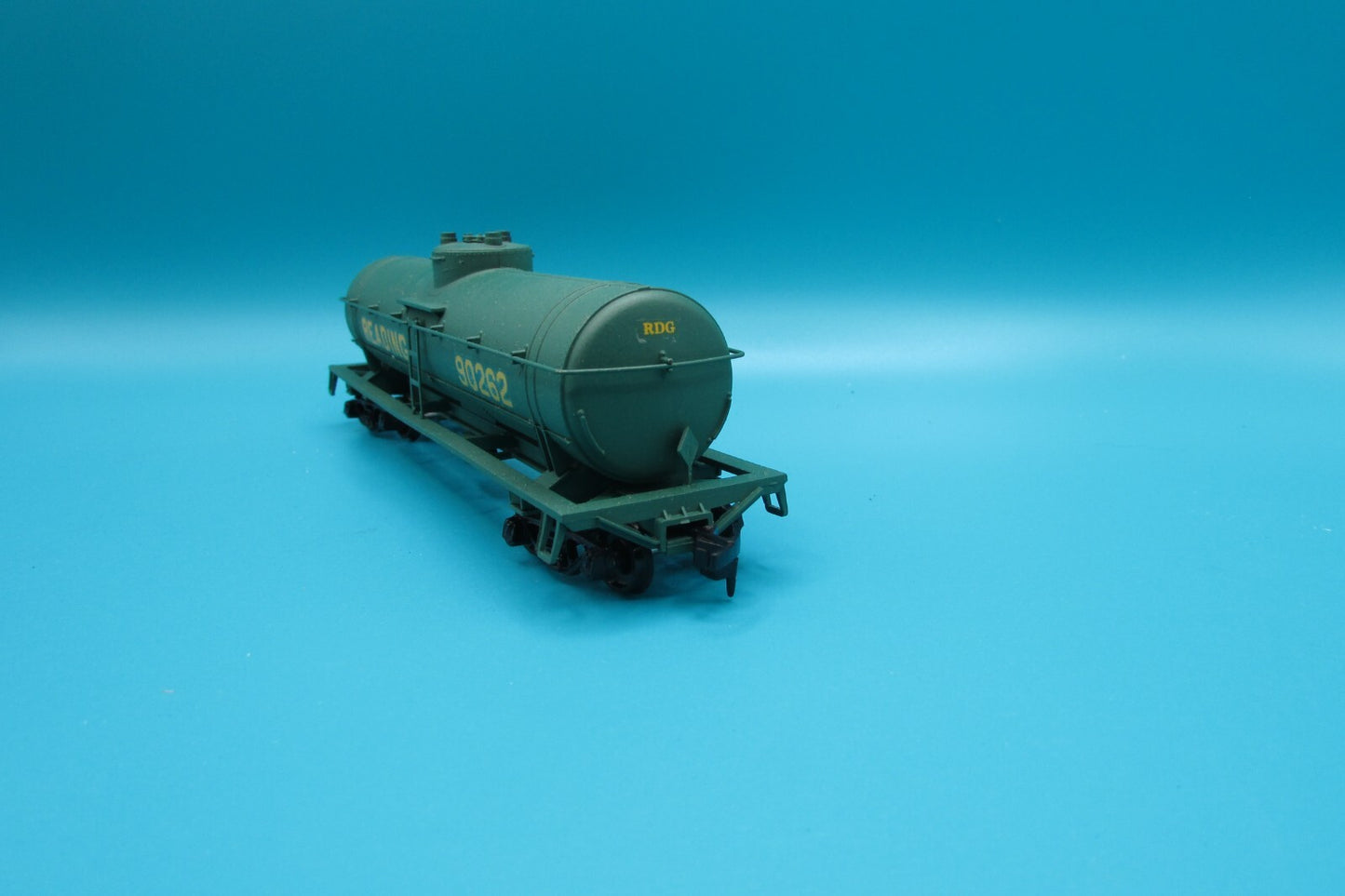 HO Scale Athearn 40ft S/D Tank Car READING Lot#4508
