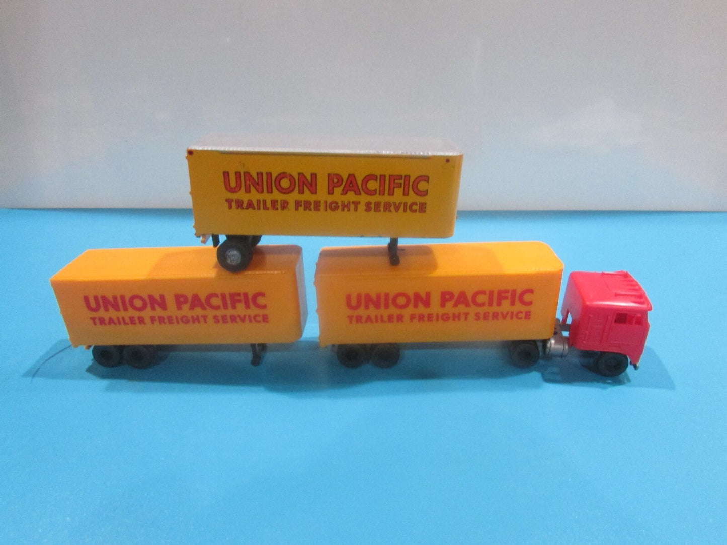 HO Scale Truck with (3) Trailers Union Pacific Lot#1833