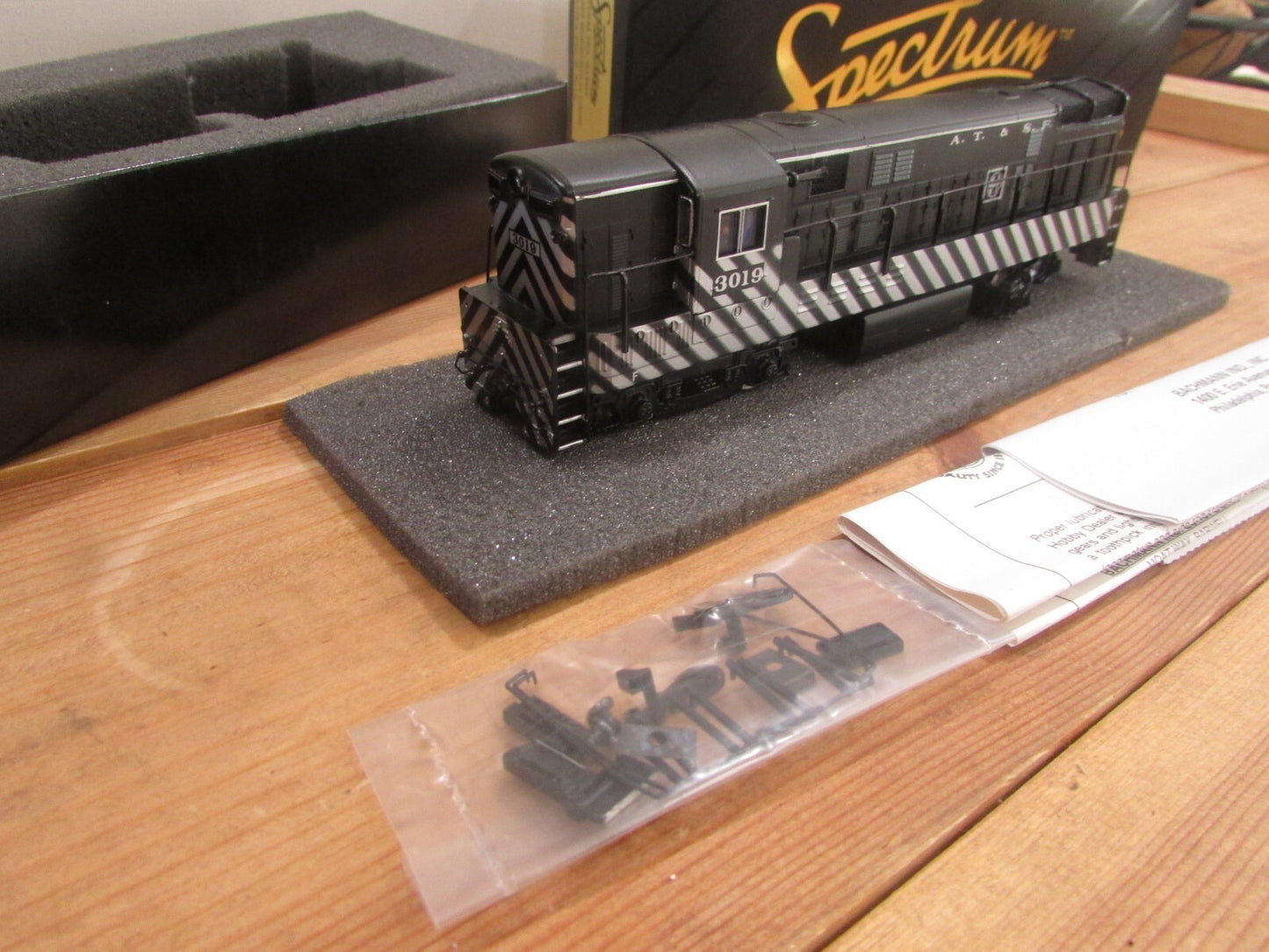 HO Scale Bachmann 81203 Fairbank Morse H16/44 Diesel Santa Fe #3019 Lot#3773