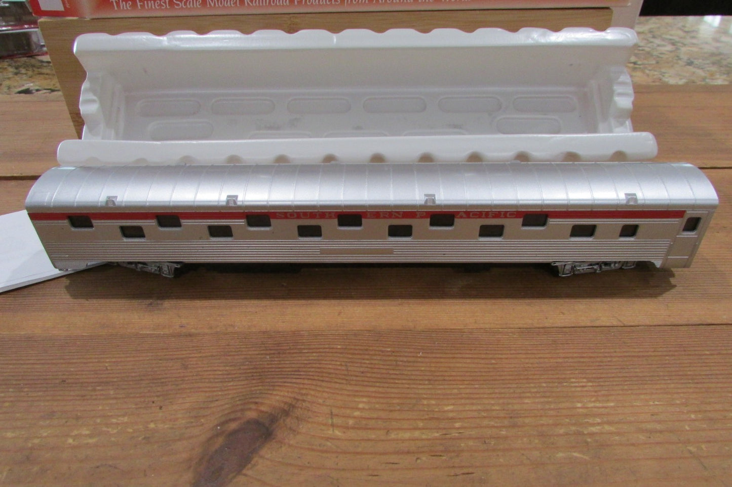 HO Scale IHC 47956 Corrrugated Sleeper Passenger Car Southern Pacific Lot#5044