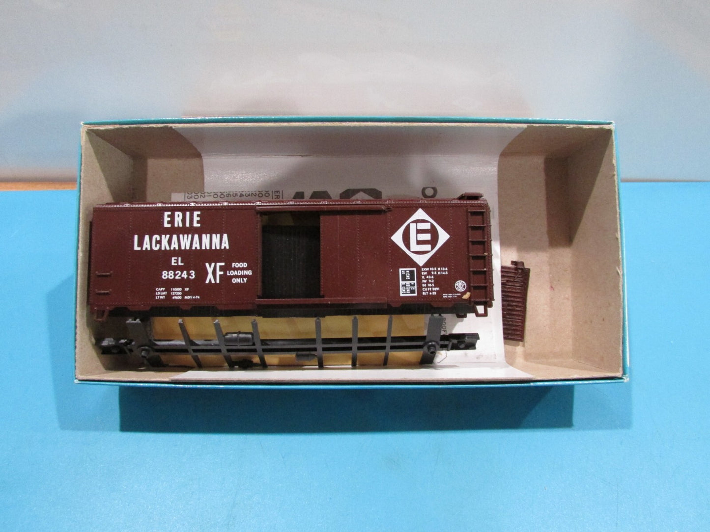 HO Scale Athearn & Roundhouse Assorted Boxcars Kits ERIE Lot#1592