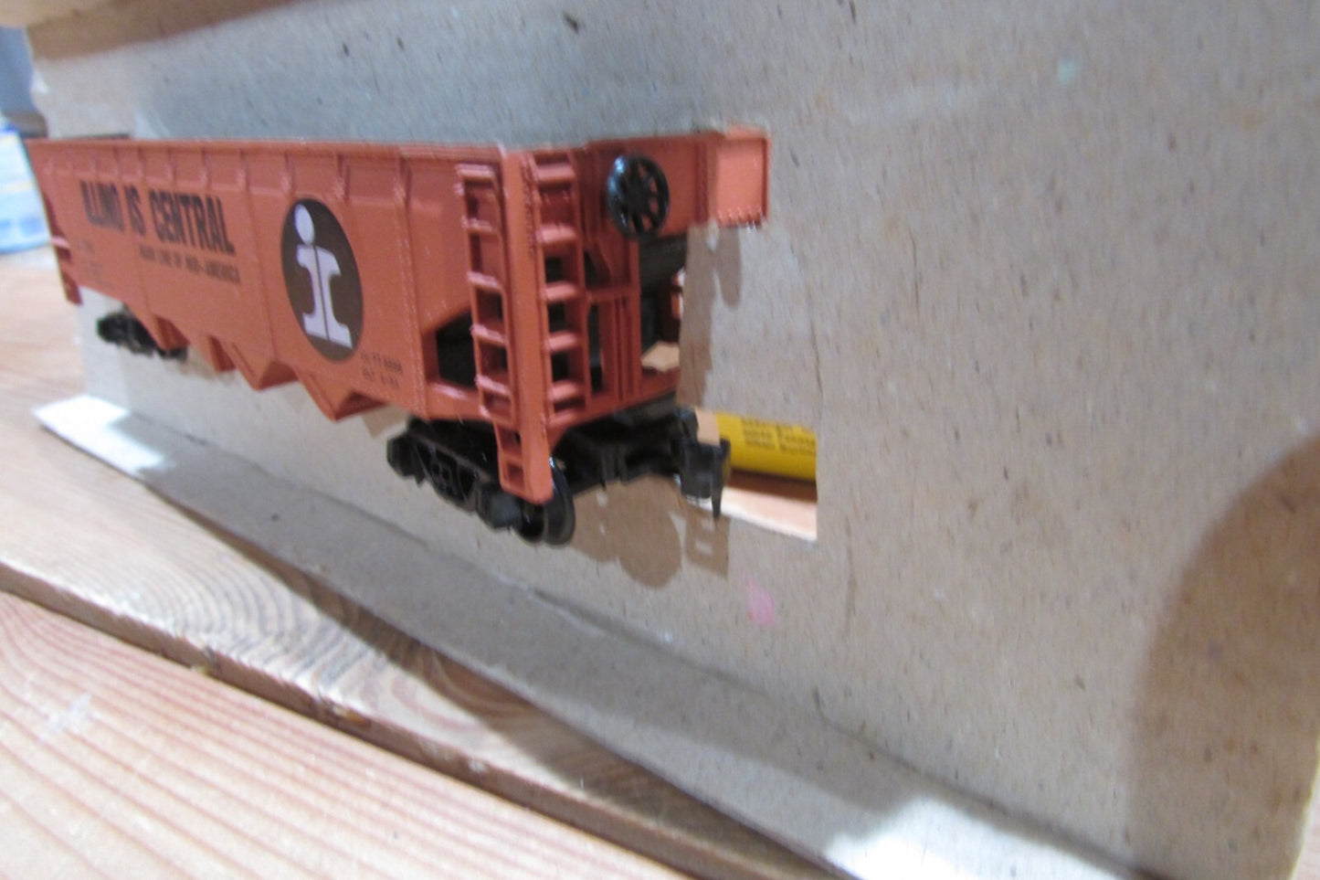 HO Scale AHM 5224P Open 4Bay Hopper Illinois Central Car#11143