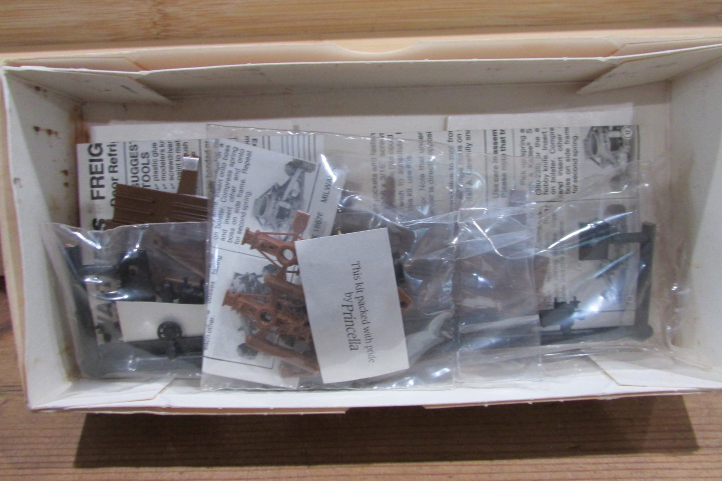 HO Scale Walthers 932-3308 40' Plug Door Reefer Kit READING #202 WAL5033