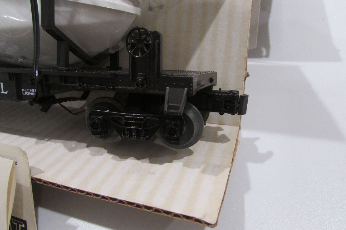 O Gauge 6-16661 Lionel Flatcar with Operating Boat