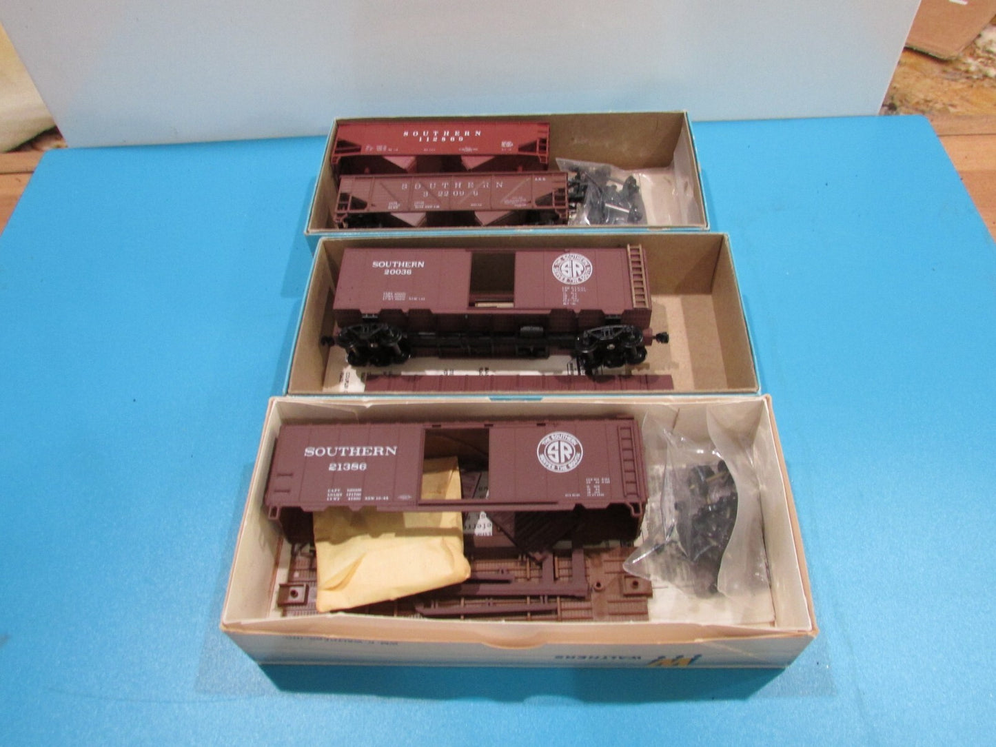 HO Scale (4) Assorted Freights Cars "Southern" Lot#1102