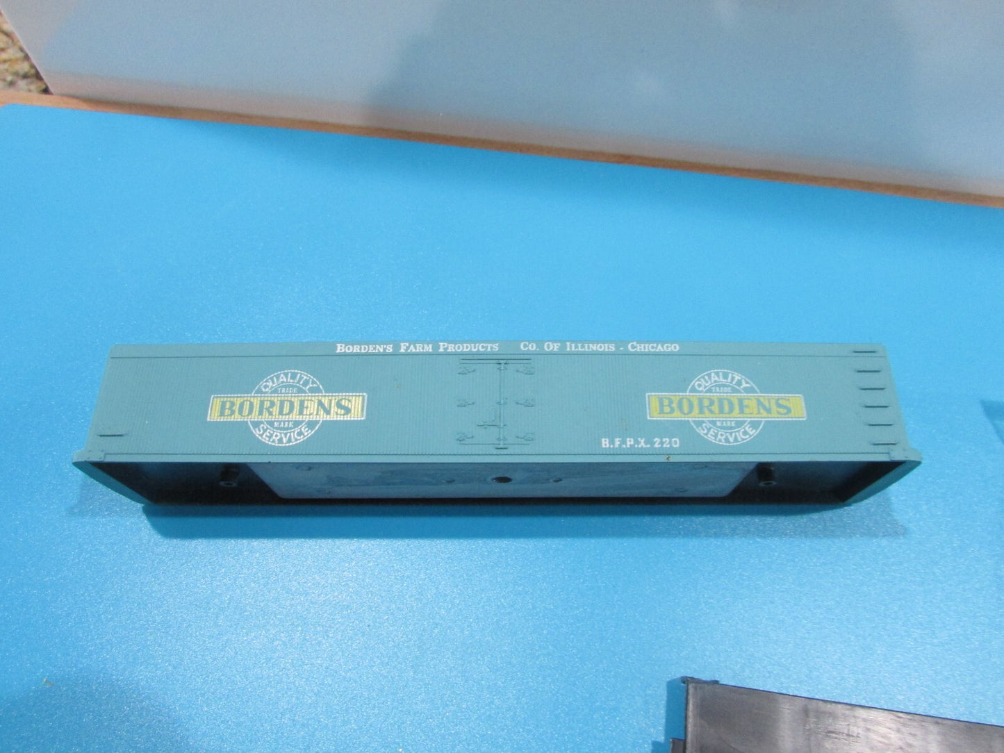 HO Scale Roundhouse 0001 Borden's Car Kit RH4295