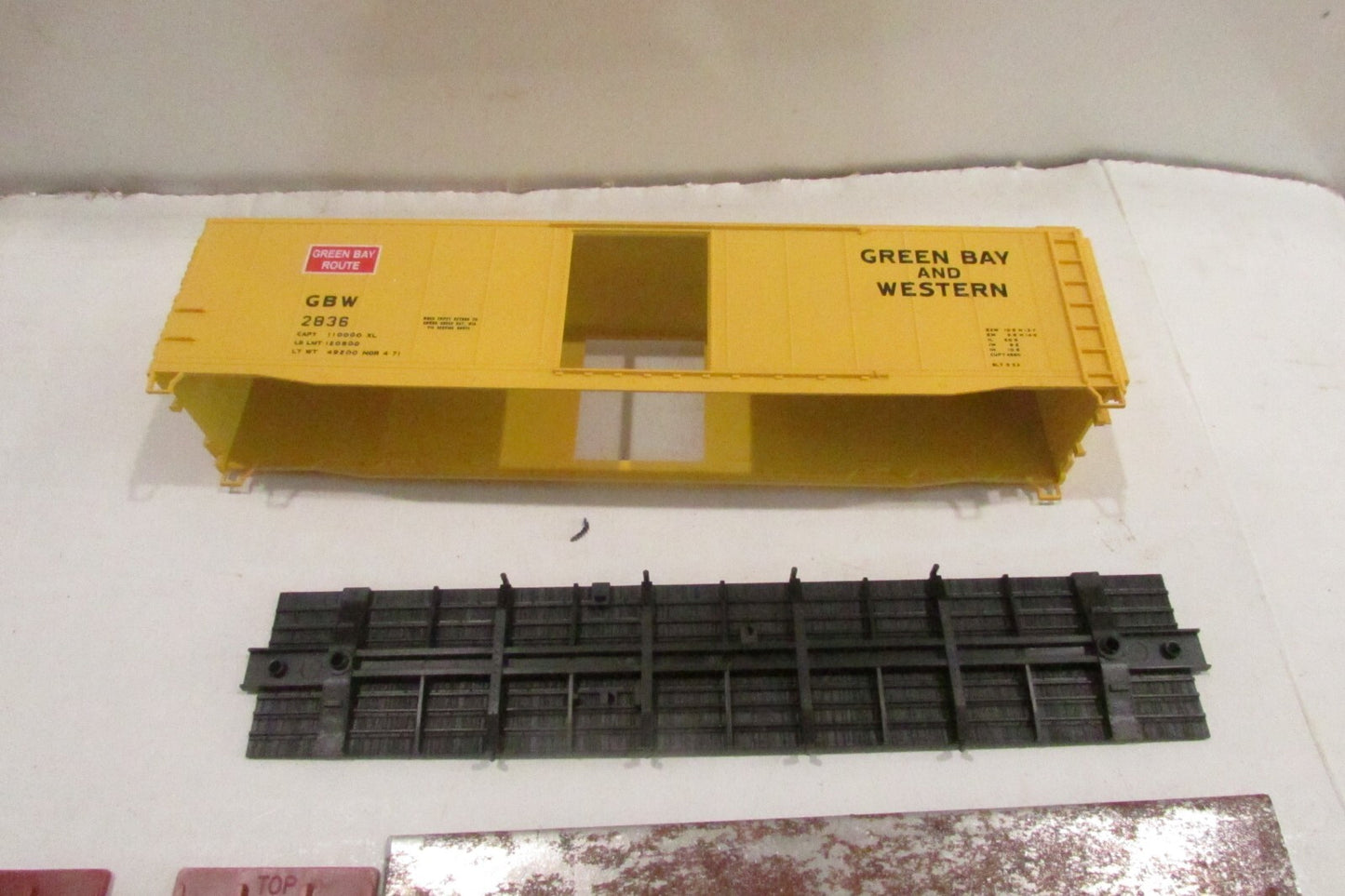 Ho Scale Accurail 5028 50' AAR Steel Boxcar GB & W Kit