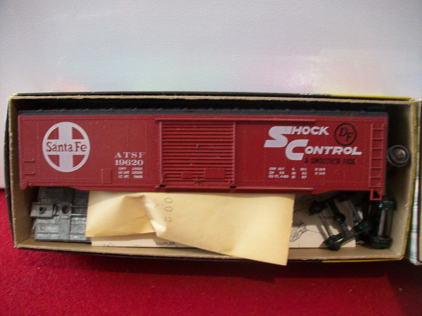 HO Scale (4)Roundhouse Assorted Freights Cars " Santa Fe" Kits Cars Lot#0540