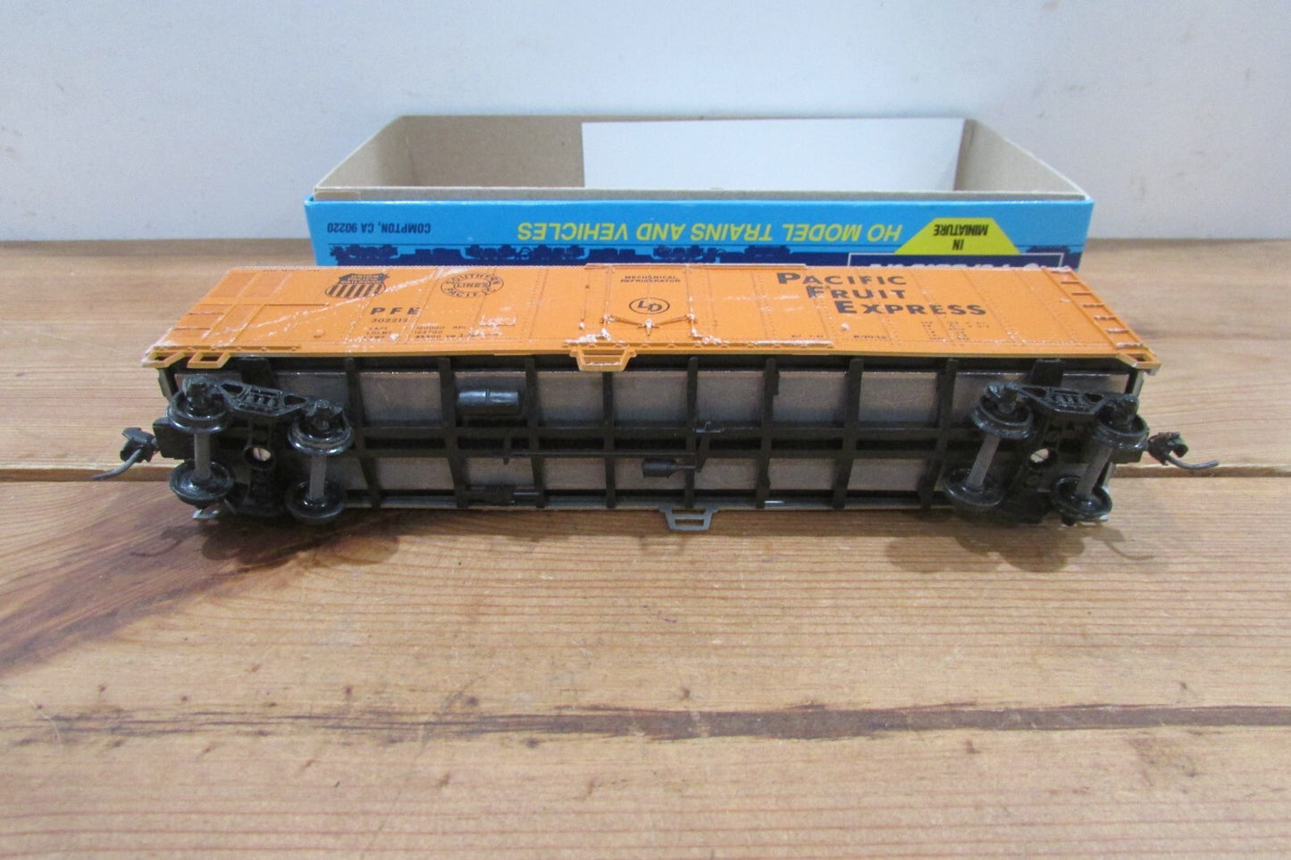 HO Scale Athearn 50' Reefer Car UP SP Pacific Fruit Express Lot#3804