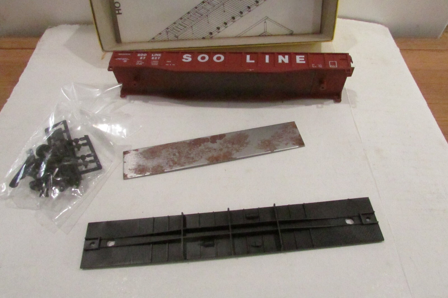 Ho Scale Accurail 67627 Soo Line 52' Gondola Kit #67627 (Brown) BLT 1963