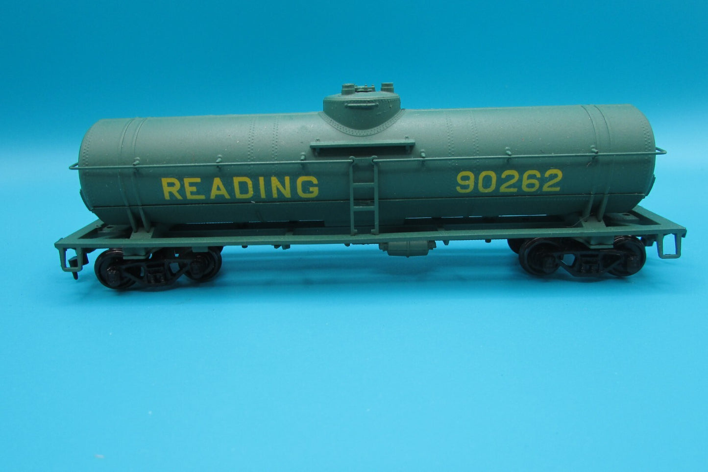 HO Scale Athearn 40ft S/D Tank Car READING Lot#4508