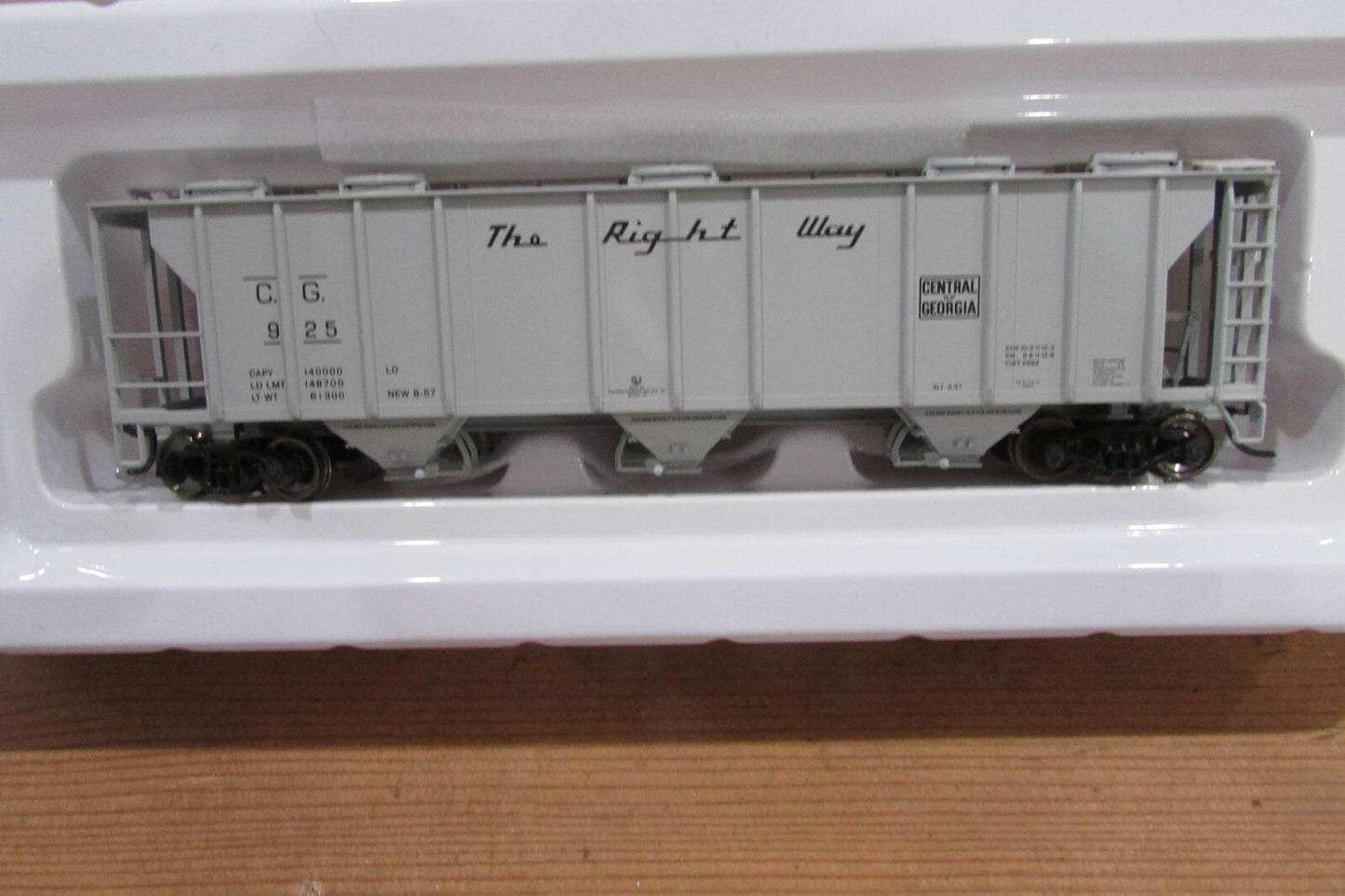 HO Scale Walthers 932-7967 PS-2 2893 Cu Ft Covered Hopper ColG #925 WAL4582